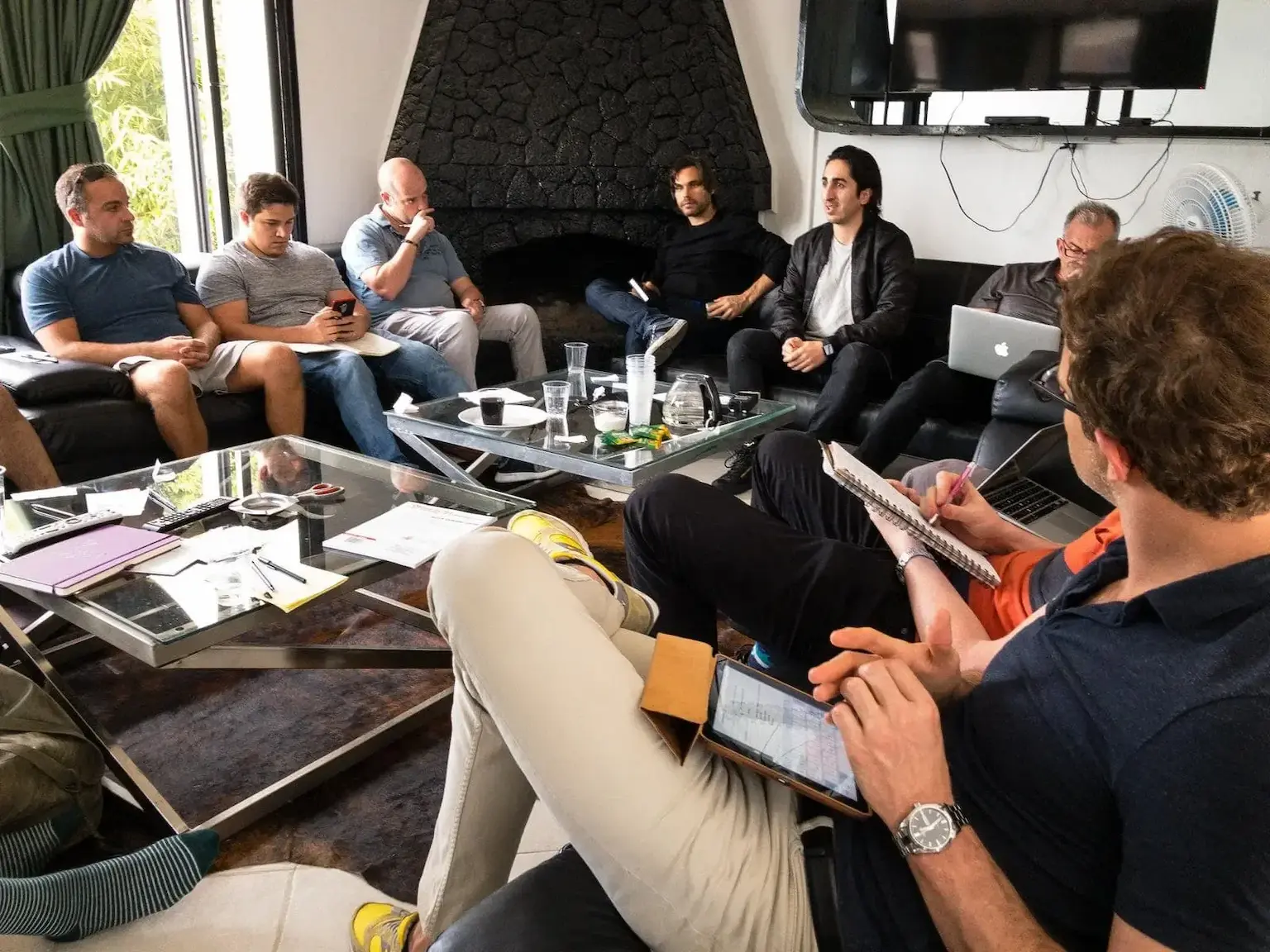 How to build relationships with influencers - Navid Moazzez speaking at Ron Reich's Medellin Mastermind