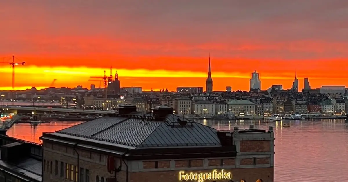 My photo of Stockholm at sunset, over Fotografiska, cut to Threads's landscape post, 1.91:1 (1,440 × 754)