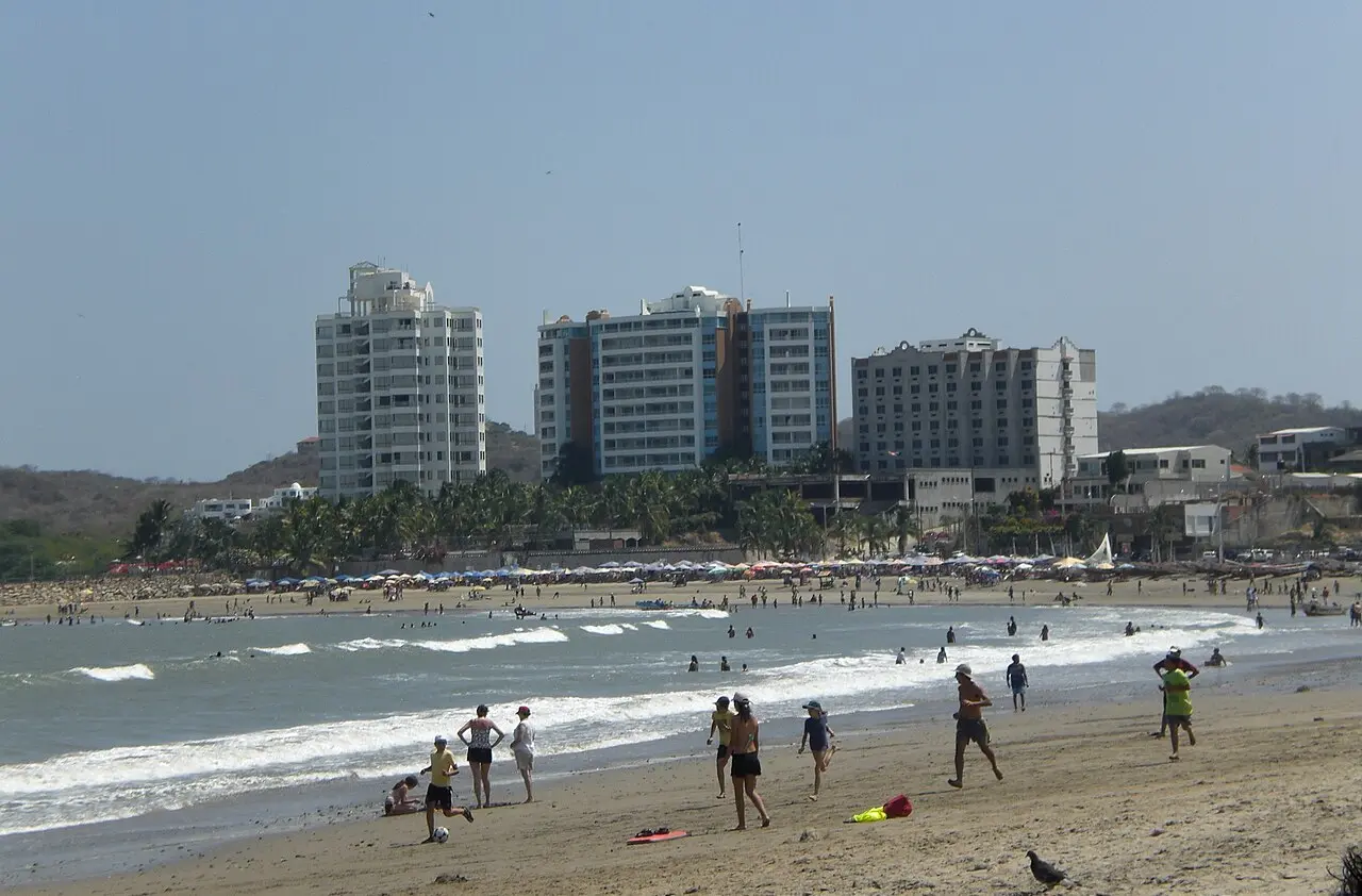 General Villamil, Ecuador, a surf spot for beginners