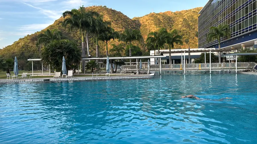 The pool, the hotel and the mountains