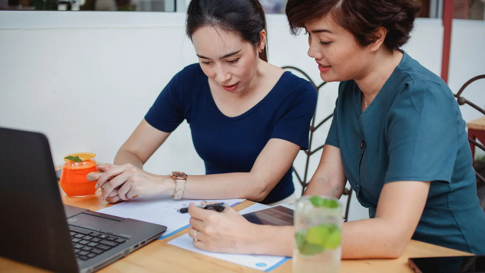 32 experts share their best guest blogging tips