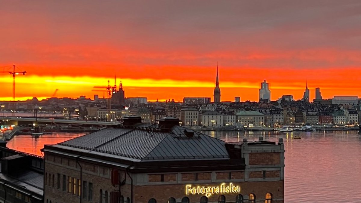 My photo of Stockholm at sunset, over Fotografiska, cut to X's wide post, 16:9 (1,920 × 1,080)