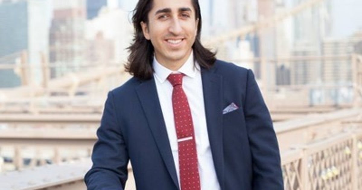 Navid Moazzez on the Brooklyn Bridge